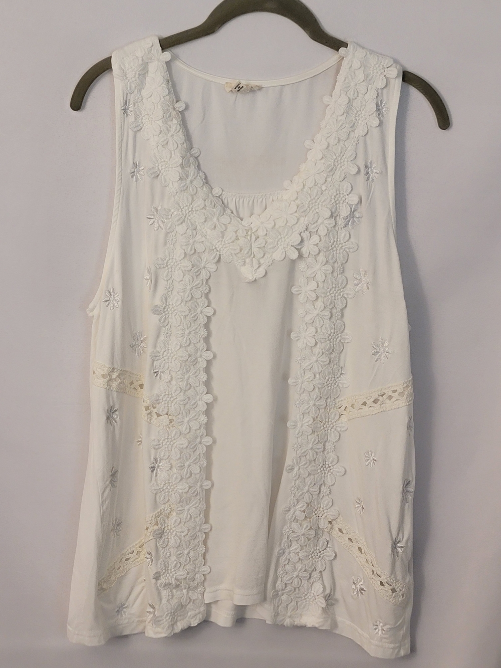 POL White Floral Applique Sleeveless Tank Size S